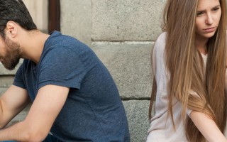 女人长期不同房脸上会长斑吗？揭秘皮肤状态与情绪之间的关系【女人长期不同房会影响月经吗】