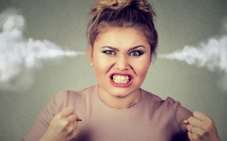 更年期的女人有什么症状表现？这些变化早了解早应对【更年期的女人有什么症状表现】