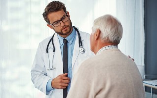 大便出血是怎么回事男性，便后出血男性要排查什么